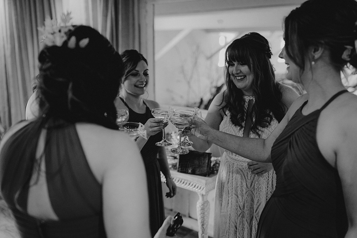 RUNA FARM WEDDING PHOTOGRAPHY - Fun Wedding Photography